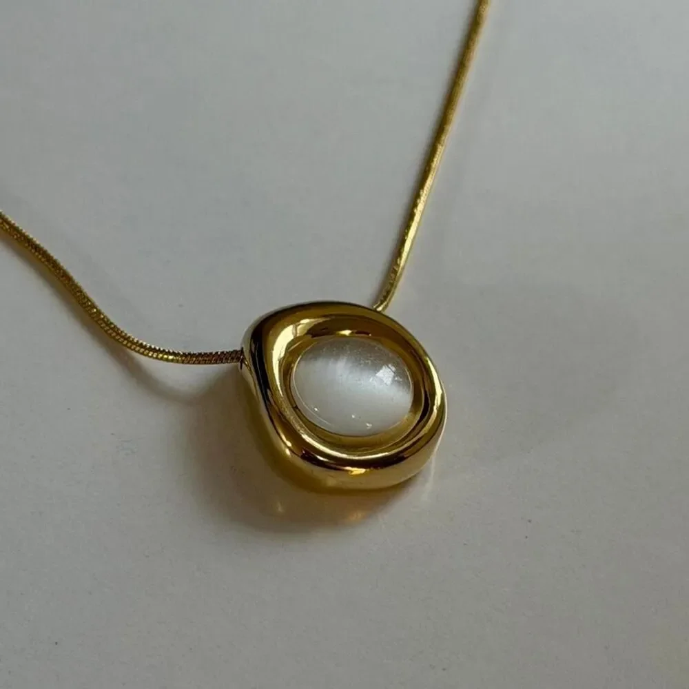 Vintage Style 18K Gold Plated Stainless Steel White Stone Pendant Necklace + Jew